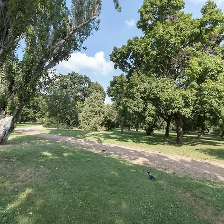 Deluxe Parkside