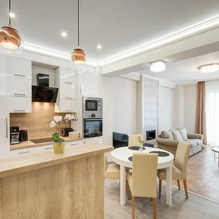 Deluxe Parkside Apartment *